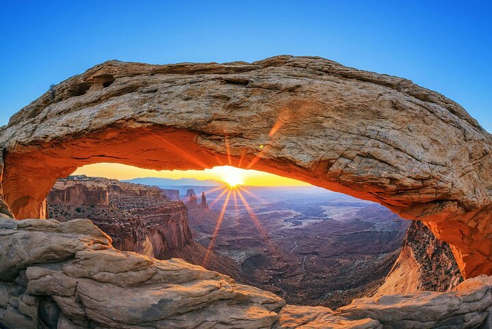 Discover breathtaking sunsets framed by natural arches showcasing the majestic landscapes of America's national parks. Experience the beauty and adventure waiting just outside your door.